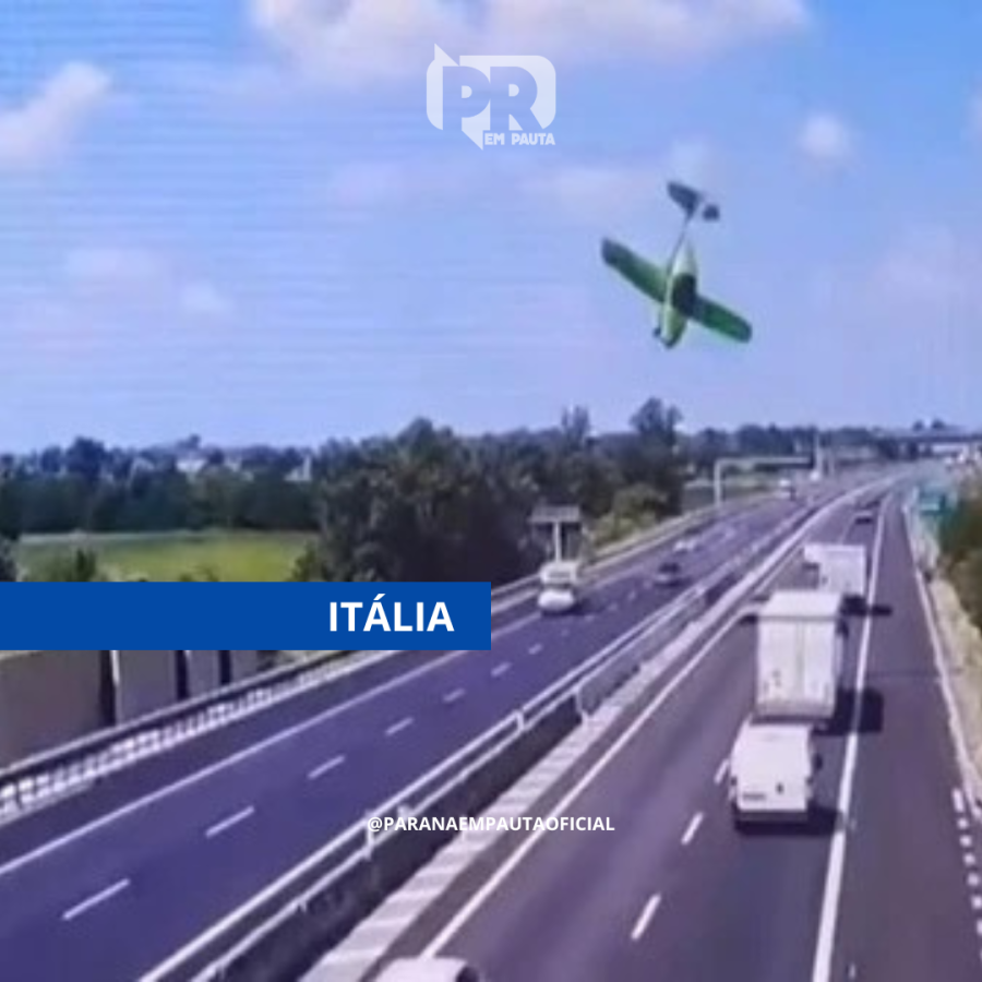 VÍDEO | Ultraleve cai em rodovia na Itália e deixa dois mortos